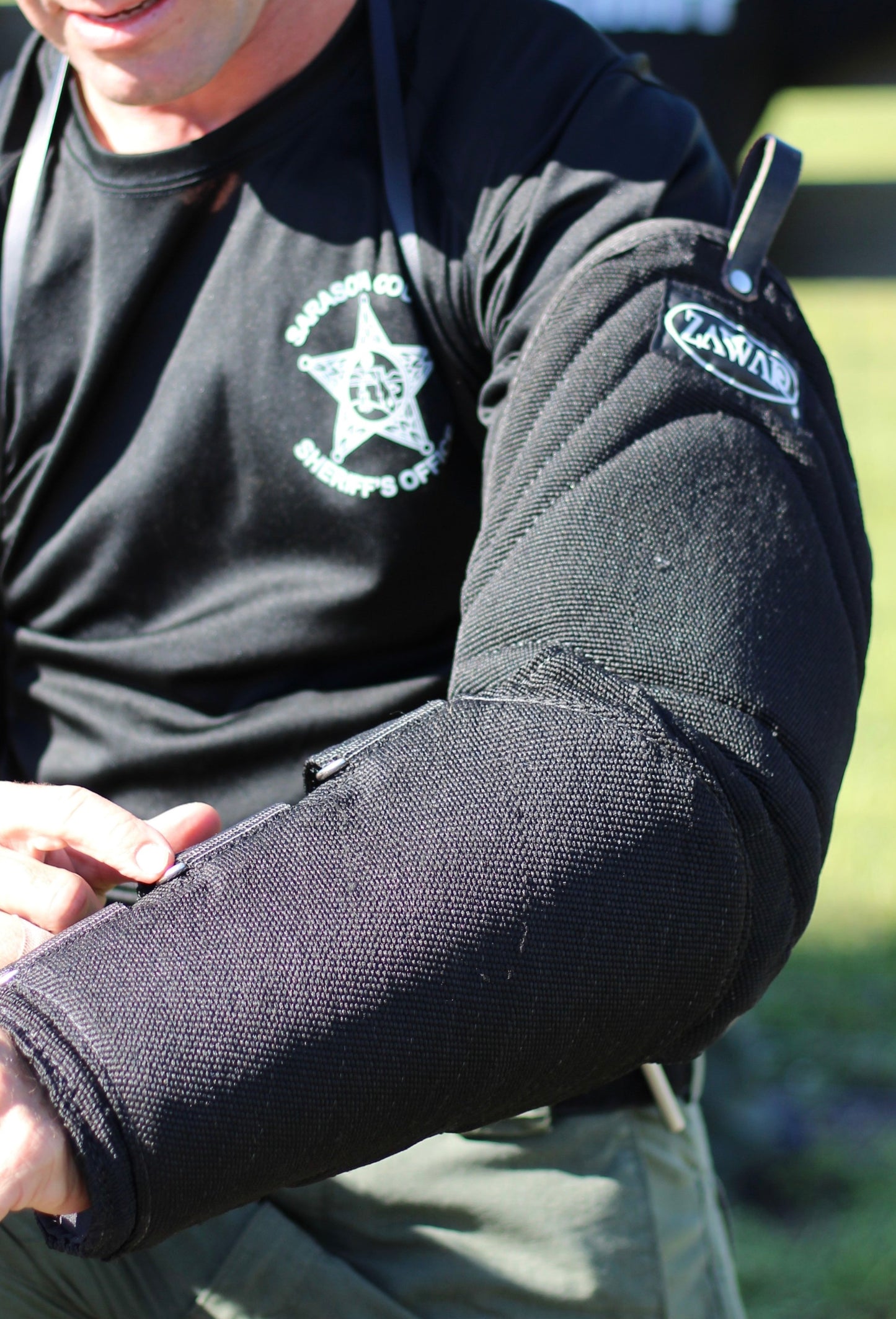 Zawar Hidden Sleeve - Synthetic Fabric